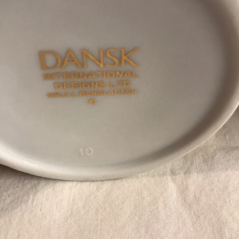 2 Dansk Porcelain Golden Pine Holiday Mugs with Metallic Gold EvergreenTrees